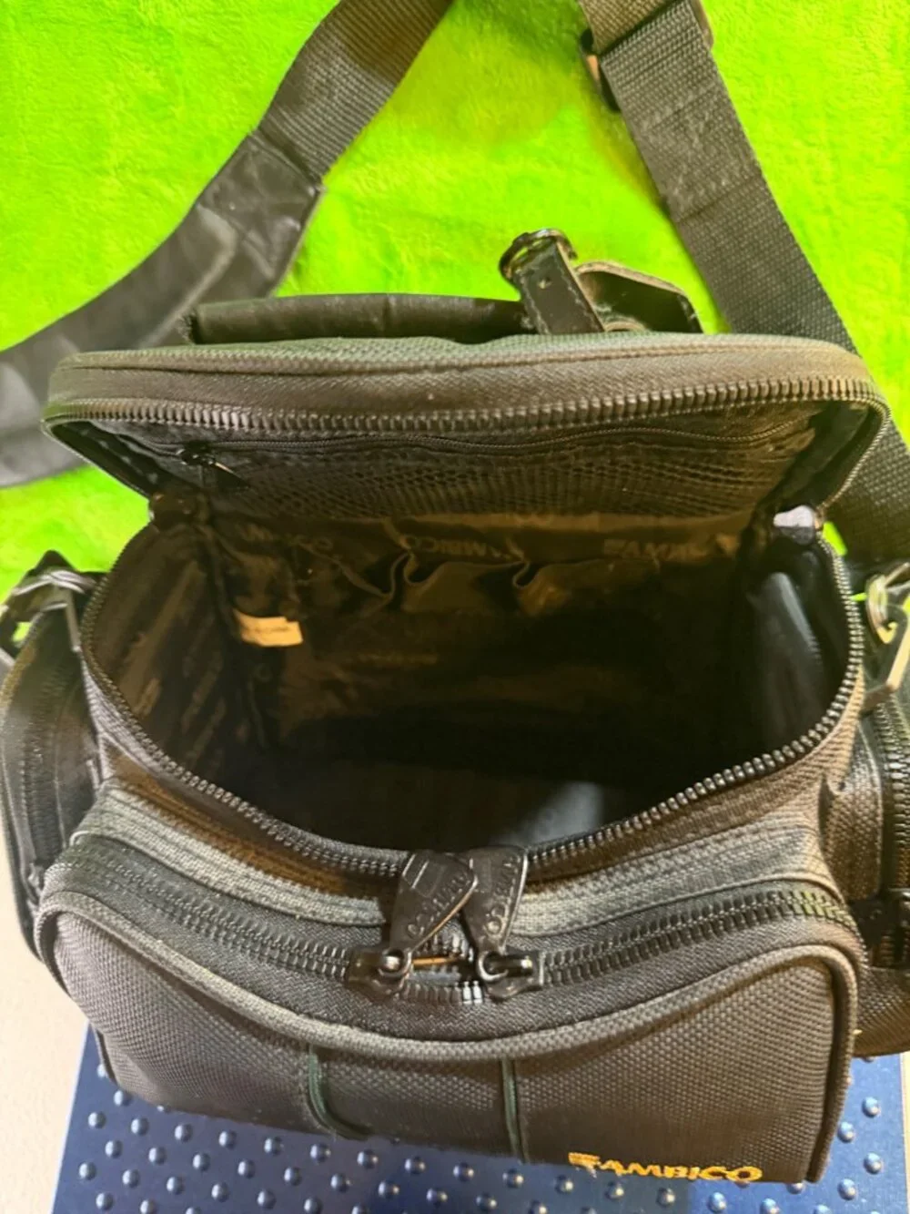 Panasonic PV-L579 Palmcorder VHS-C Camcorder with Ambico Bag